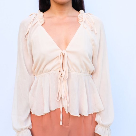 NWT Cream Ruffle Blouse ✨ - Picture 2 of 7